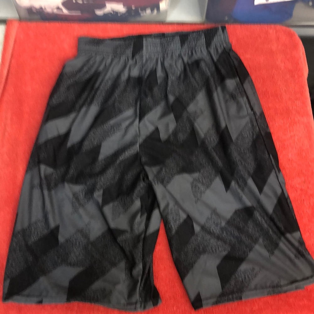Youth basketball shorts L (12/14) black and grey pattern